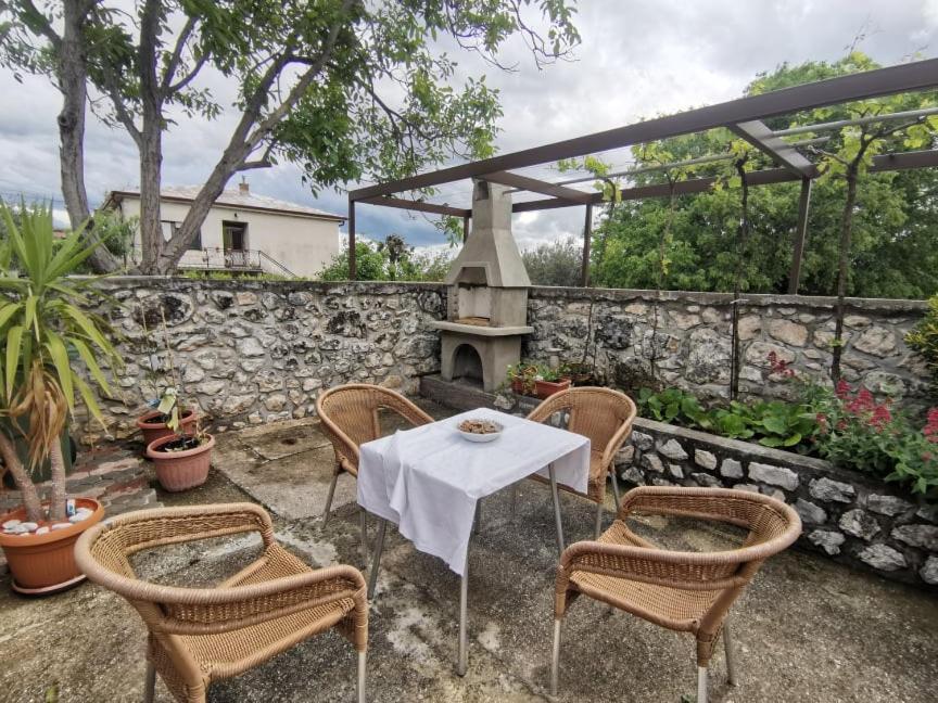 Apartman Ane - Bribir Bribir  Buitenkant foto